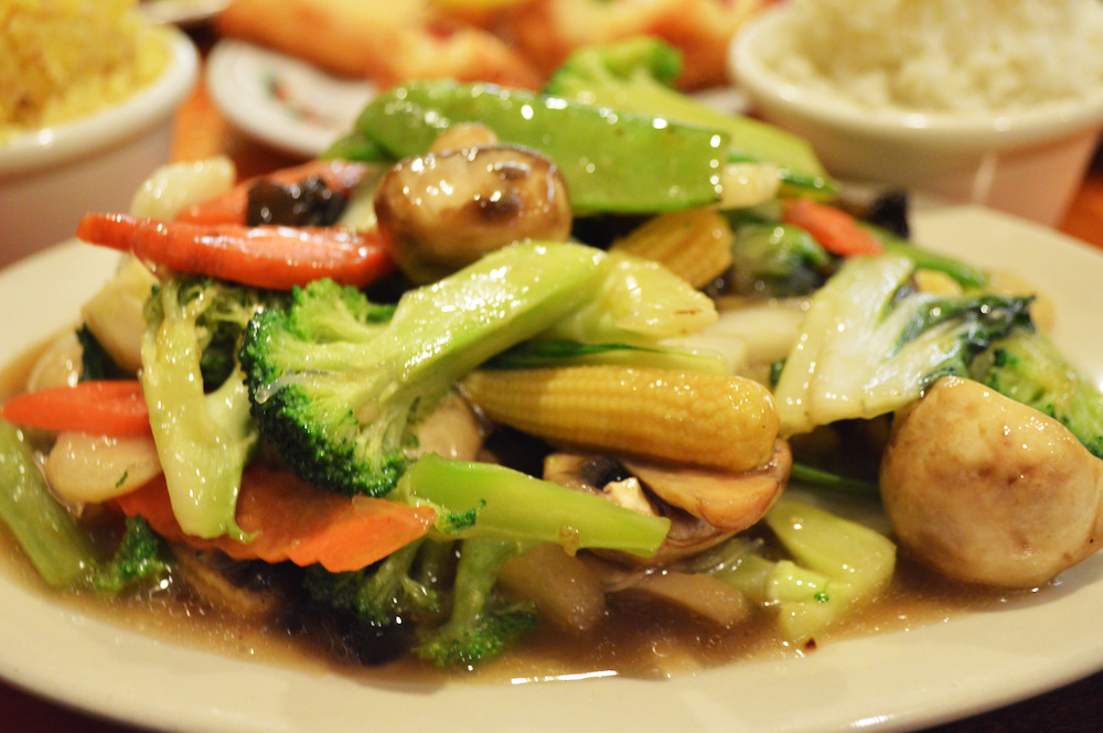 Order 70. Mixed Vegetables food online from Boulevard Chinese Restaurant store, Elmwood Park on bringmethat.com