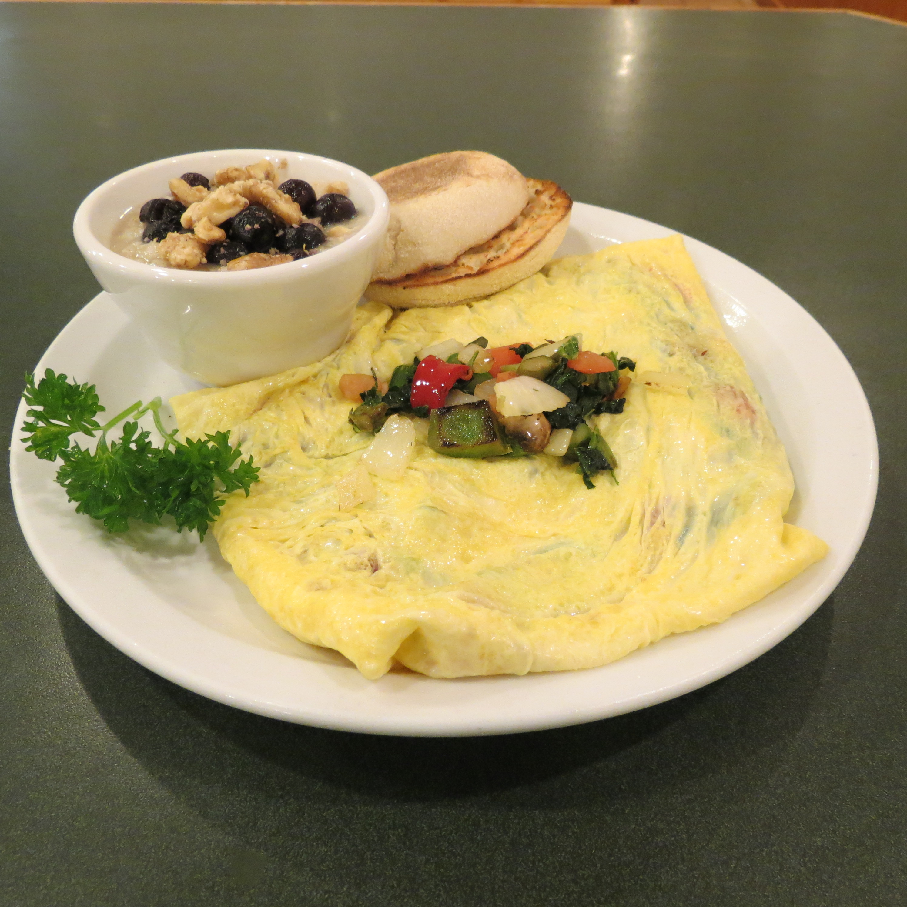 Order Veggie Omelette food online from Grand Day Cafe store, Columbus on bringmethat.com