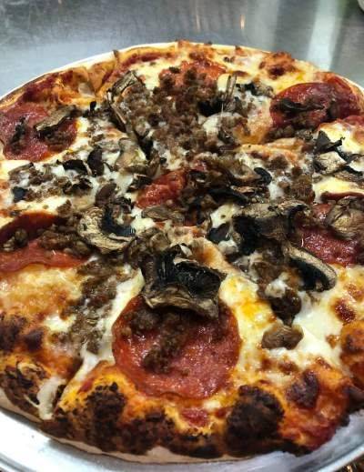 Order Classic Pizza food online from Hasta La Pasta store, Katy on bringmethat.com