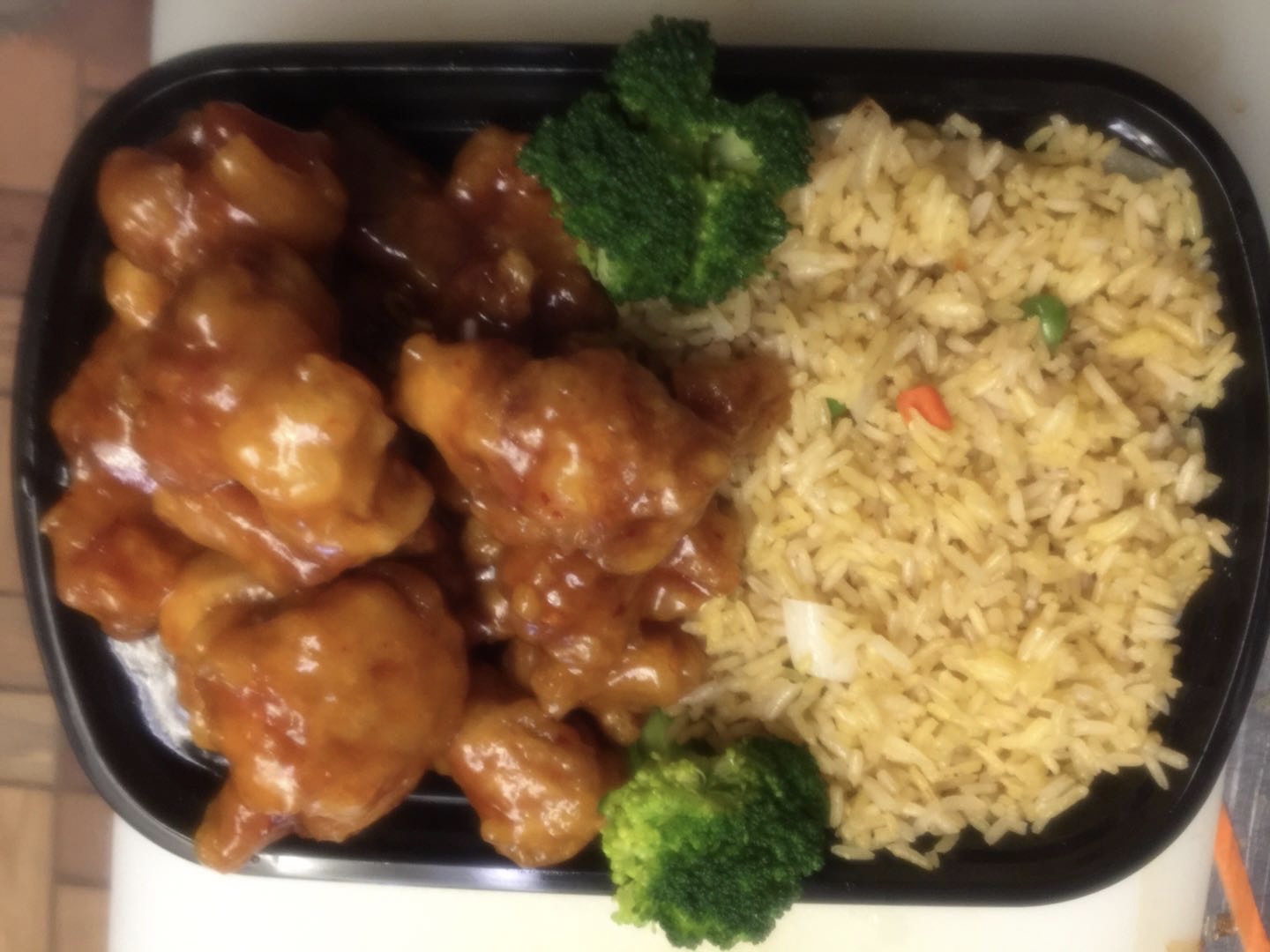 Order C12. General Tso's Chicken Combo Plate food online from Great Wall store, Rock Island on bringmethat.com