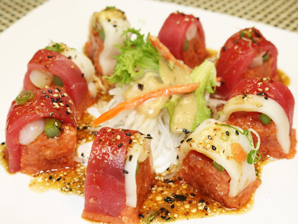 Order Rose Chef's Special food online from Sushiraw store, Los Angeles on bringmethat.com