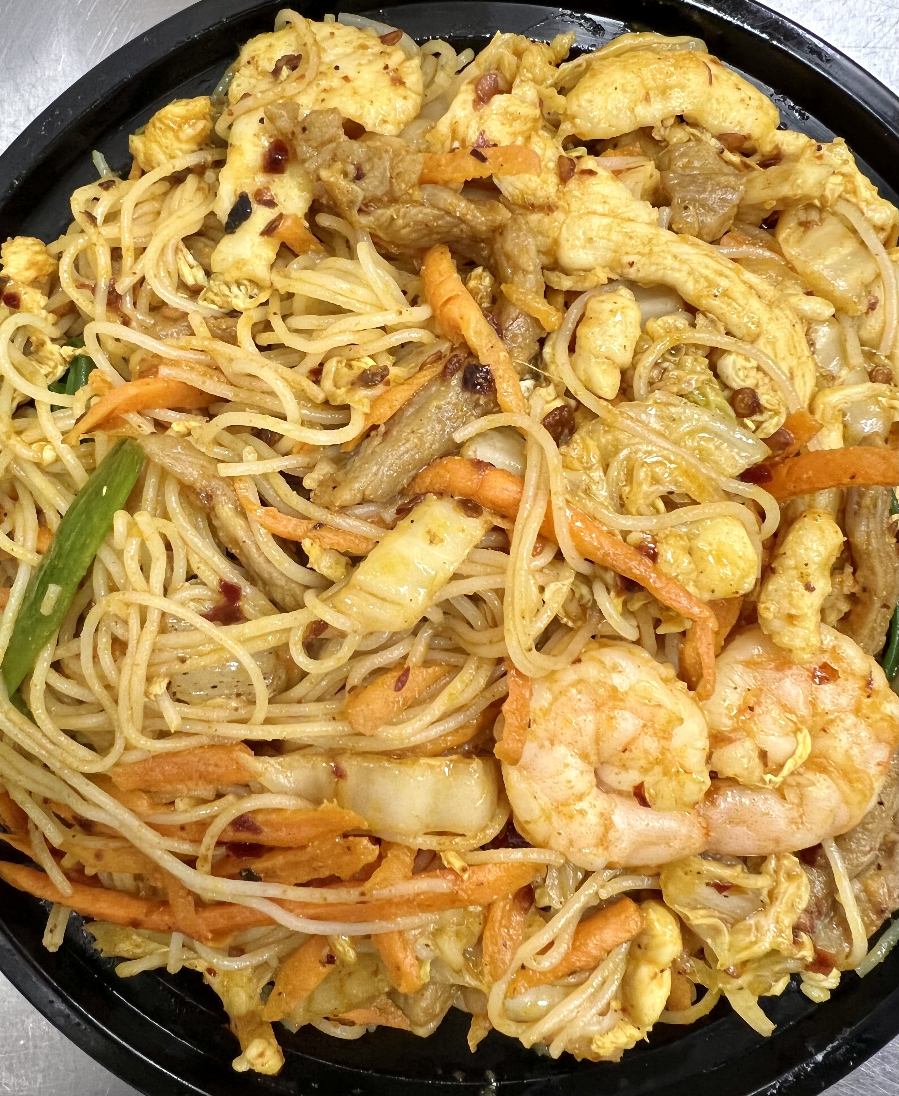 Order Singapore Rice Noodle food online from Montclair Chinese Cuisine store, Dumfries on bringmethat.com