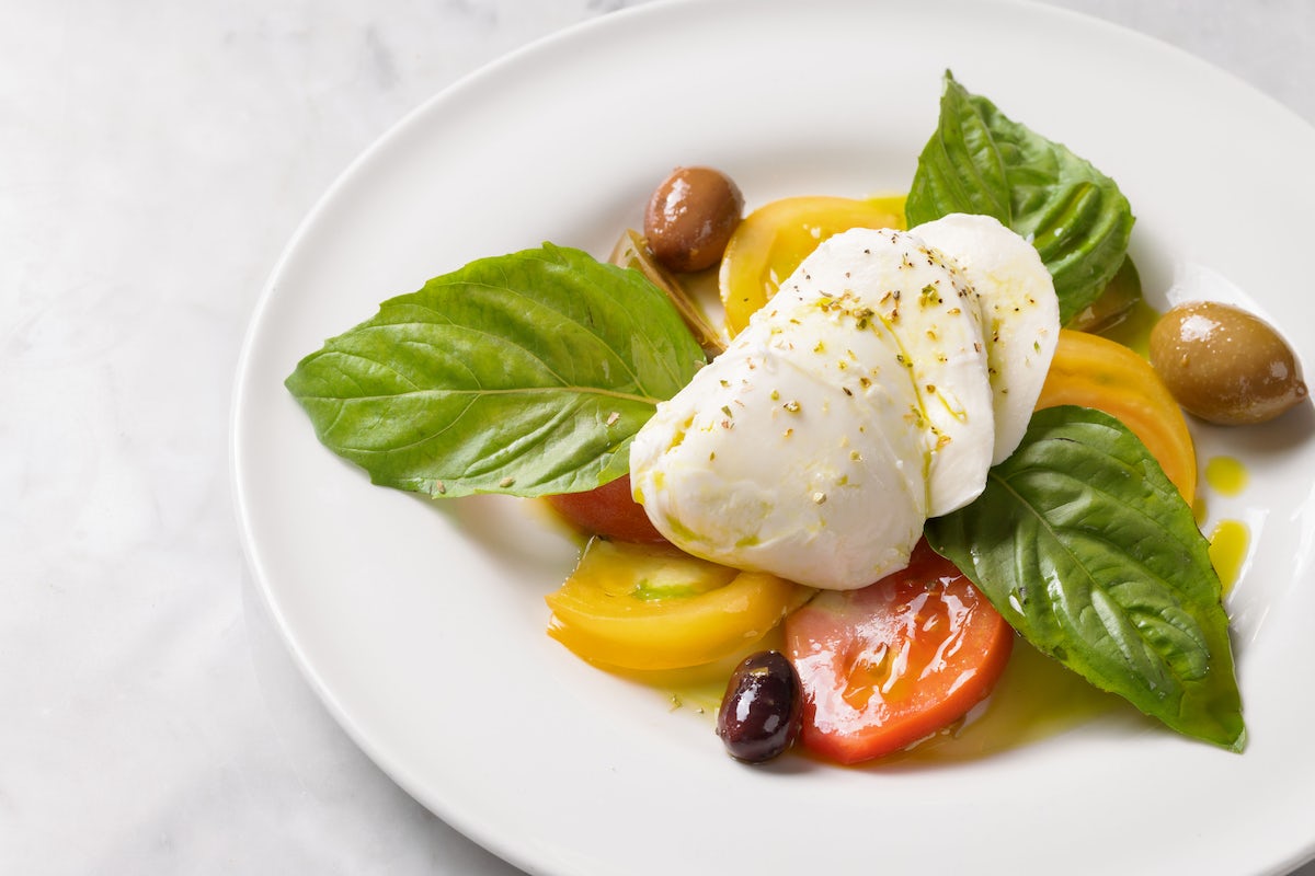 Order Caprese Tradizionale food online from Il Fornaio store, Irvine on bringmethat.com