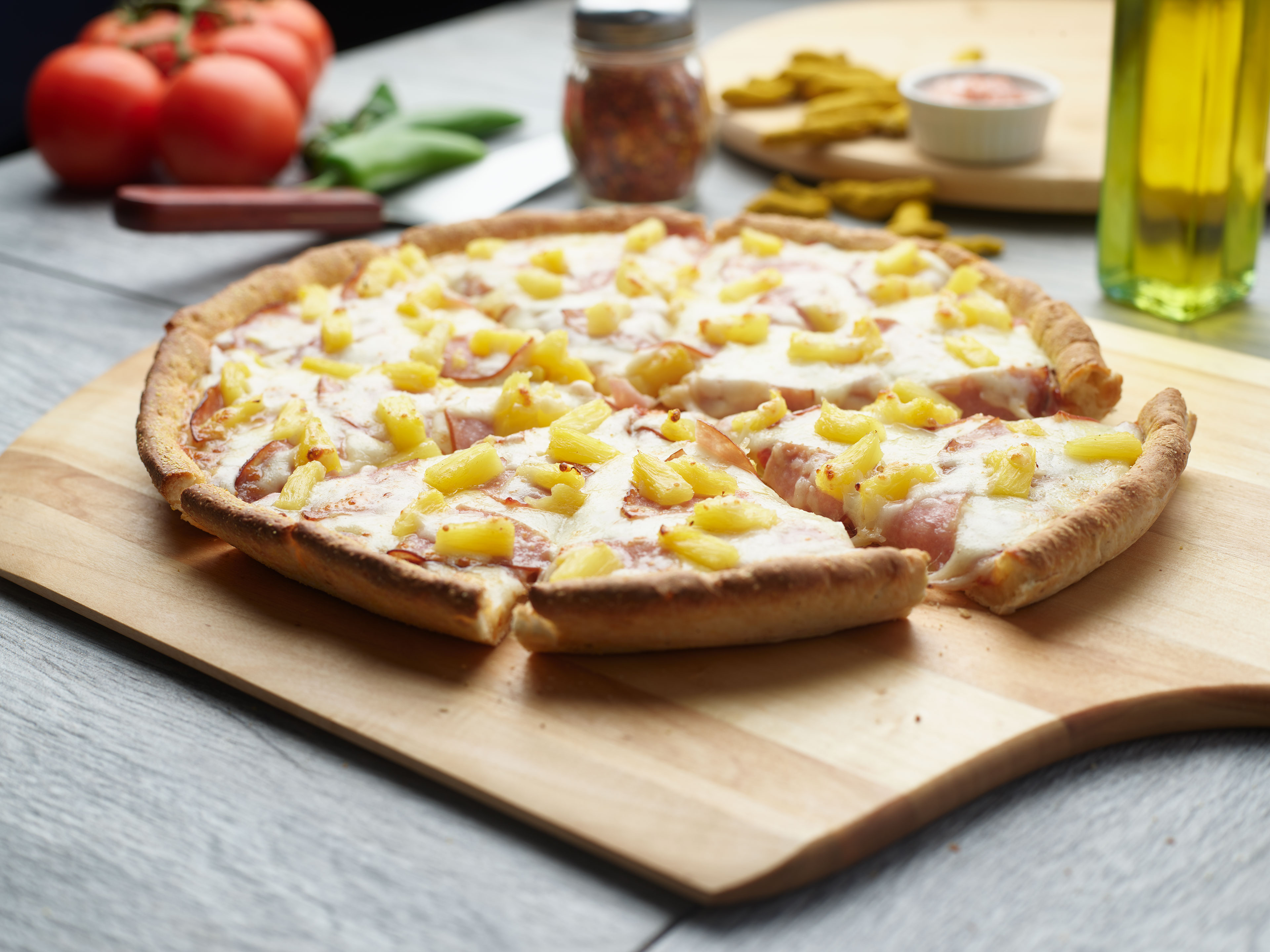 Order Hawaiian Pizzatwist food online from Chicago's Pizza With A Twist - Artesia store, Artesia on bringmethat.com