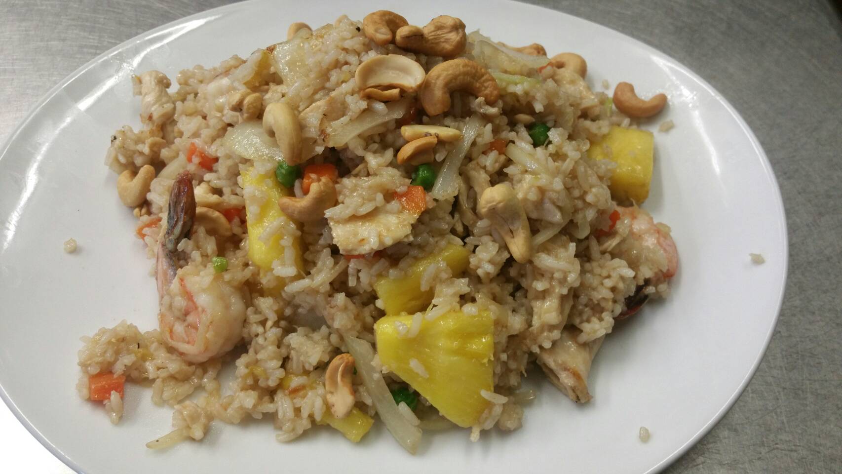 Order R5. Pineapple Fried Rice food online from Thai Quality Restaurant store, Oxnard on bringmethat.com