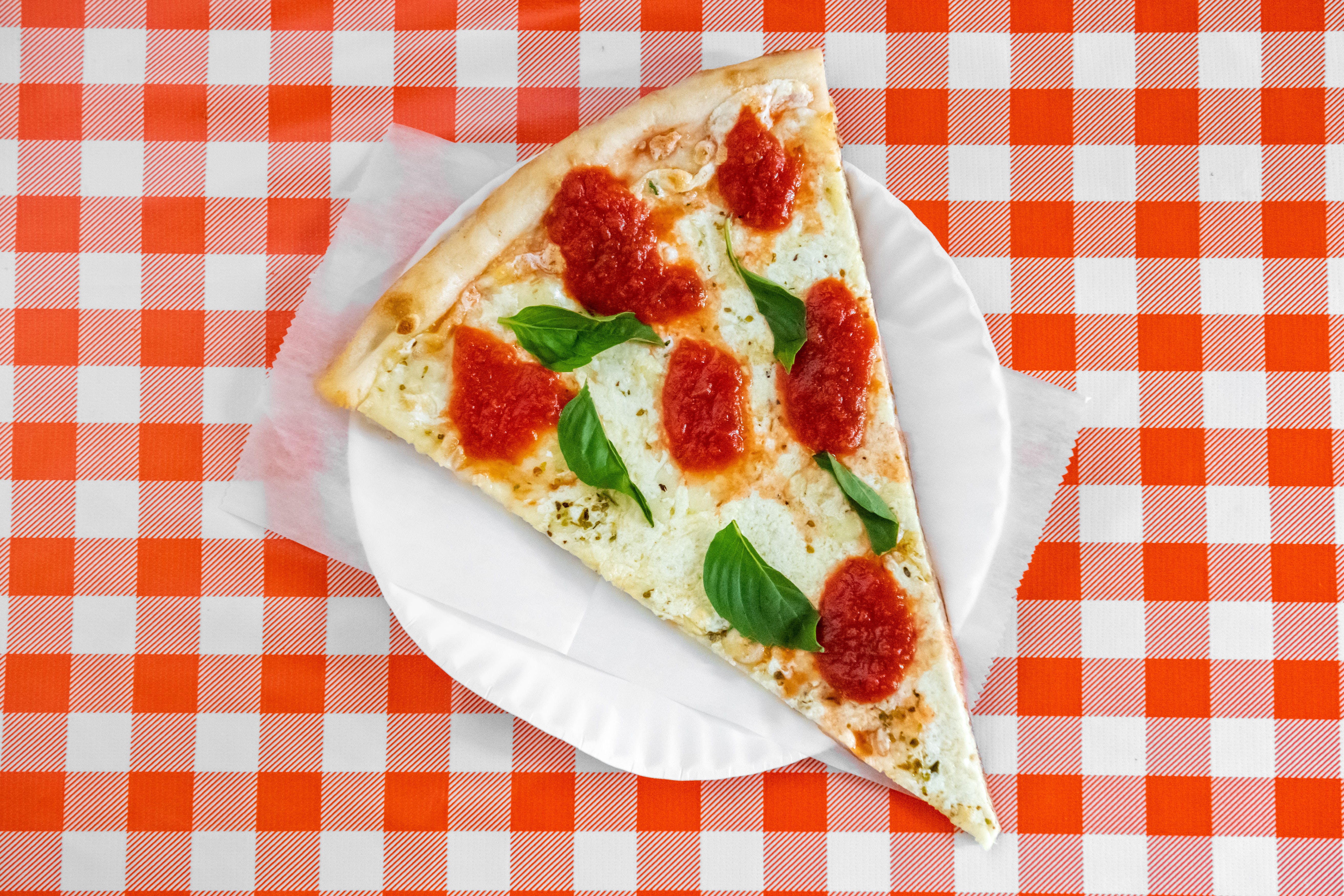Order Margharita Pie - Small 12'' food online from Spicy Pizza store, Sunnyside on bringmethat.com