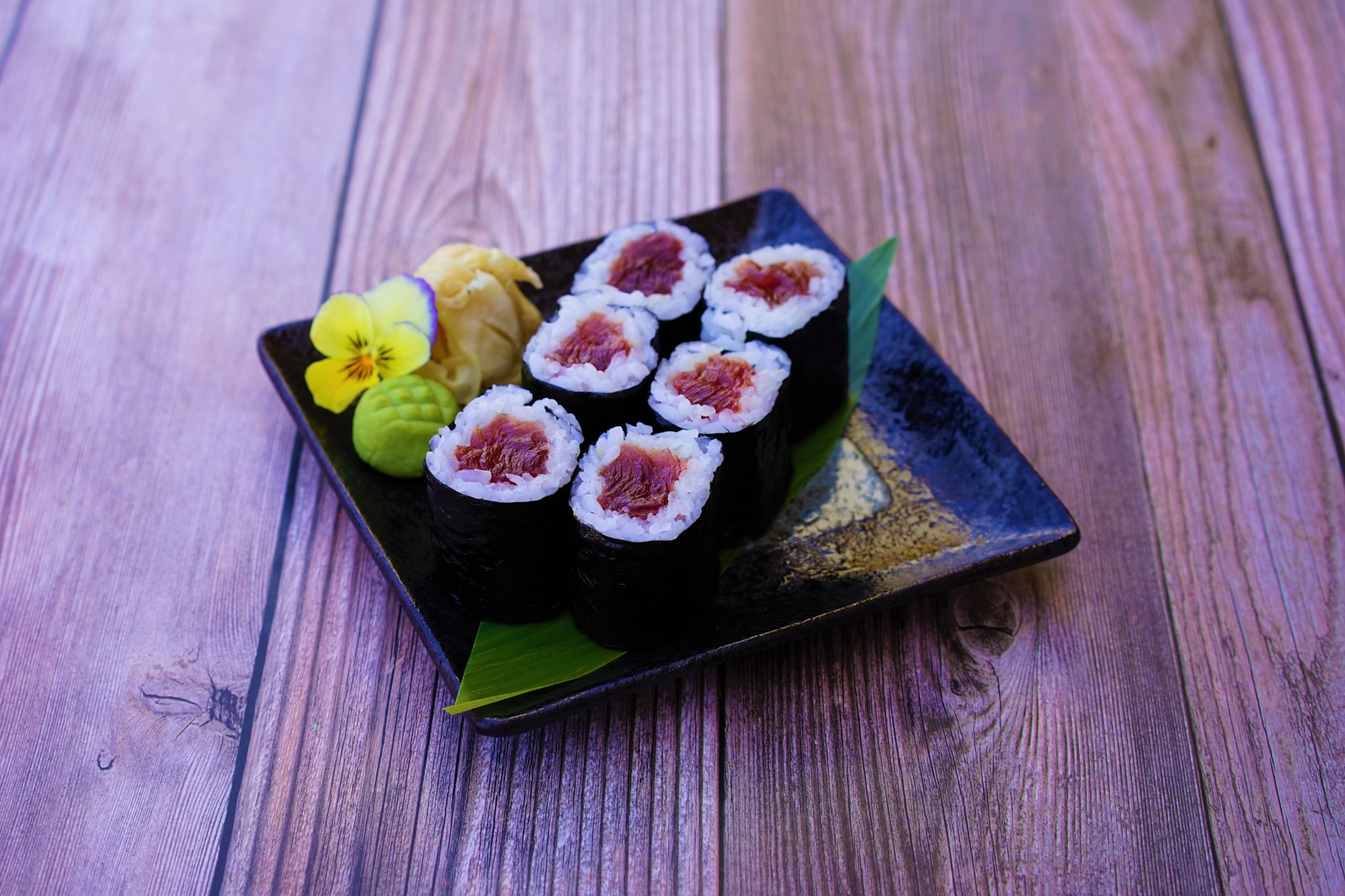 Order Tuna Roll food online from Yanagi Kitchen store, Manhattan Beach on bringmethat.com