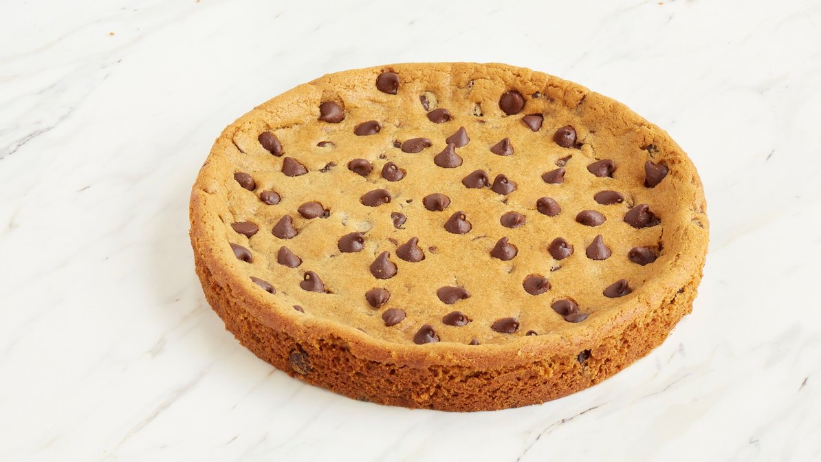 Order KING CHOCOLATE CHIP COOKIE food online from Round Table Pizza store, Spokane Valley on bringmethat.com
