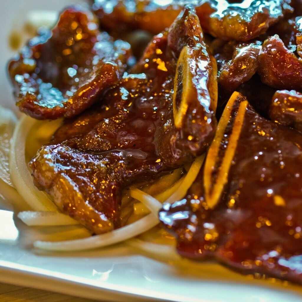 Order  Honey Pepper Short Rib Hot Plate food online from Min Min Asian Cafe store, Chicago on bringmethat.com