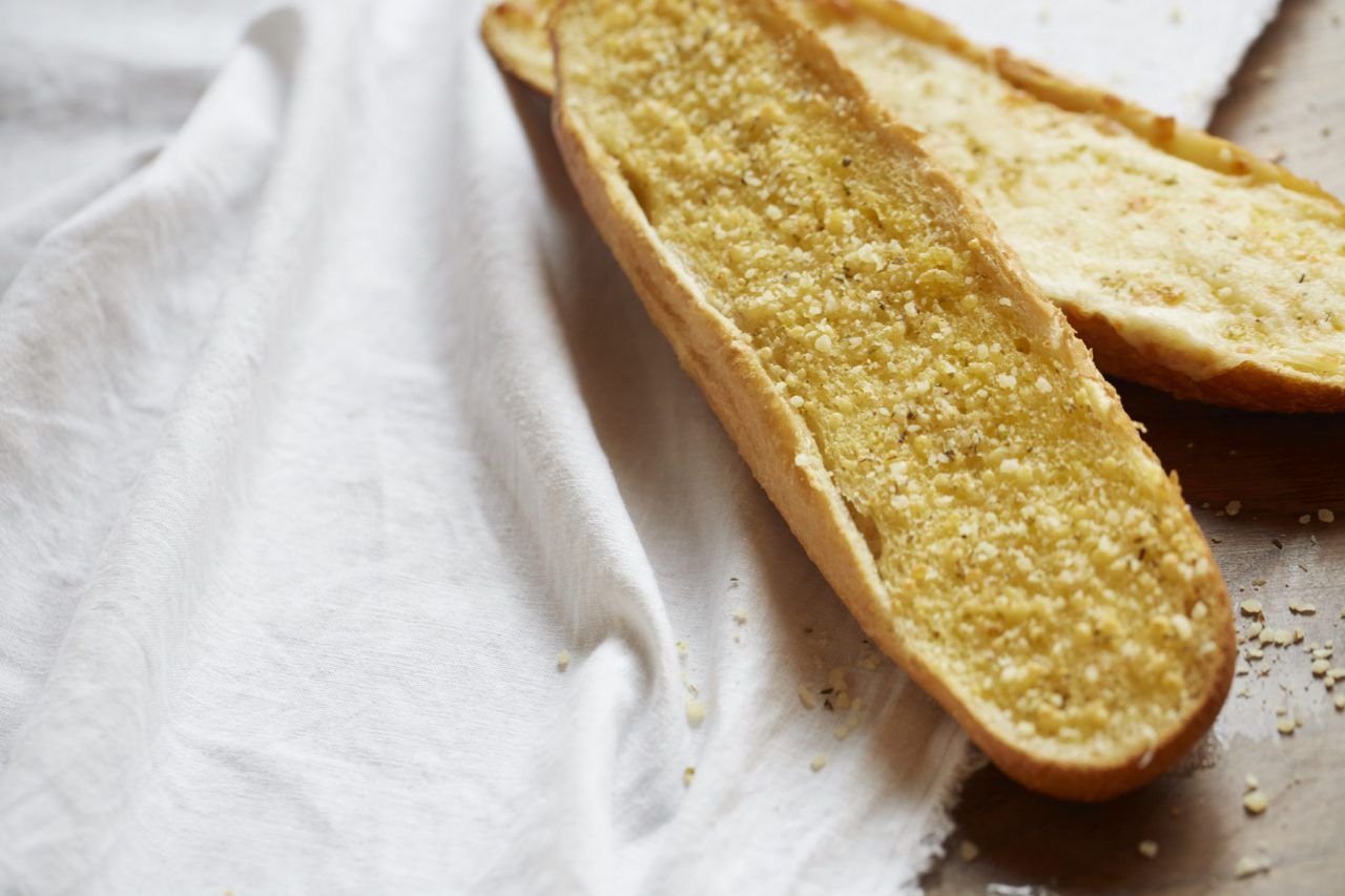 Order Garlic Bread food online from Romeo Pizza store, Stow on bringmethat.com