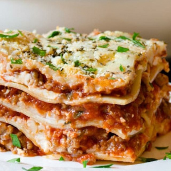 Order Meat Lasagna food online from Arianna Italian Grill-Pizzeria store, Richmond on bringmethat.com