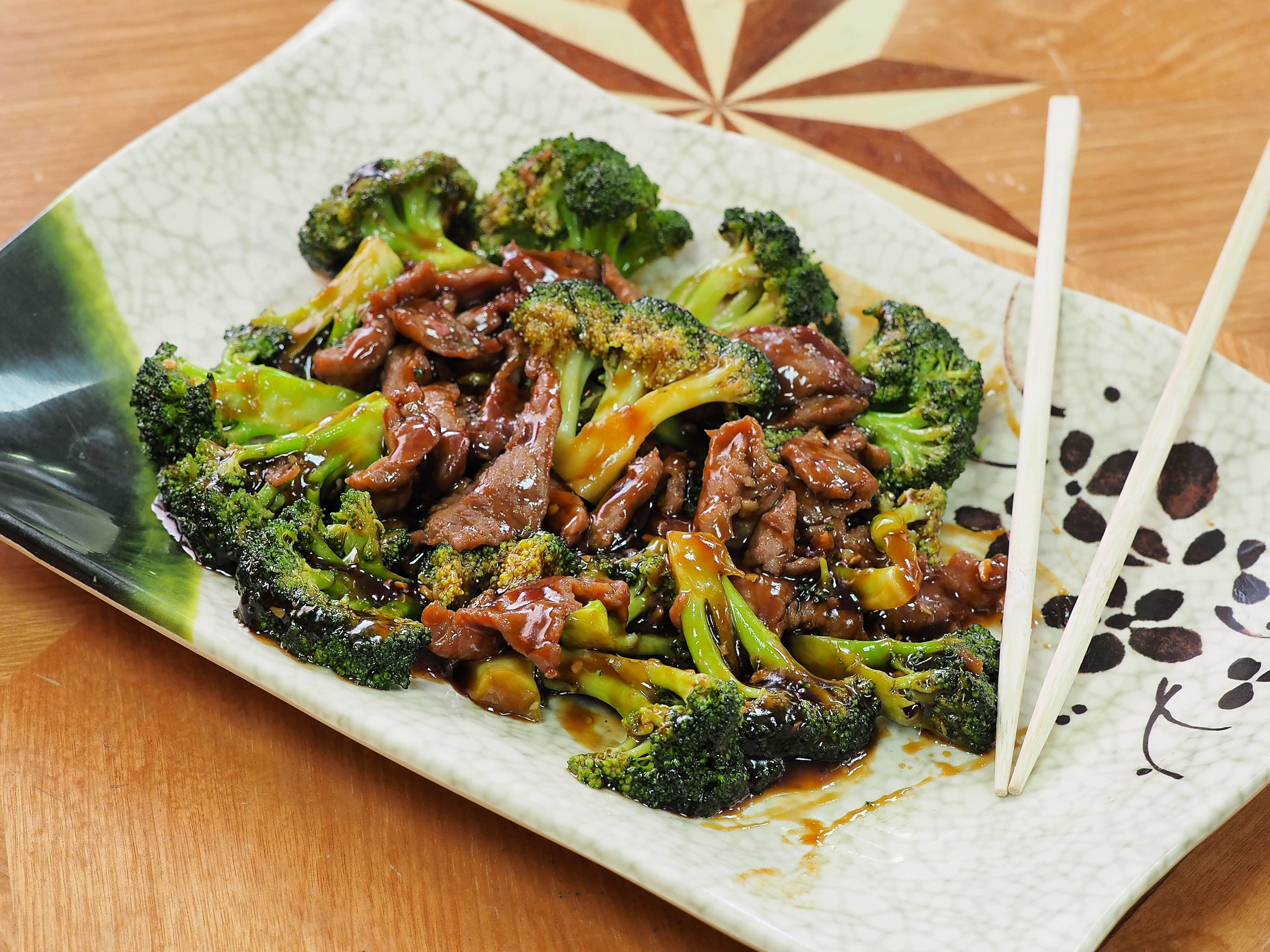 Order 89. Beef with Broccoli food online from Charley's Restaurant store, Frederick on bringmethat.com