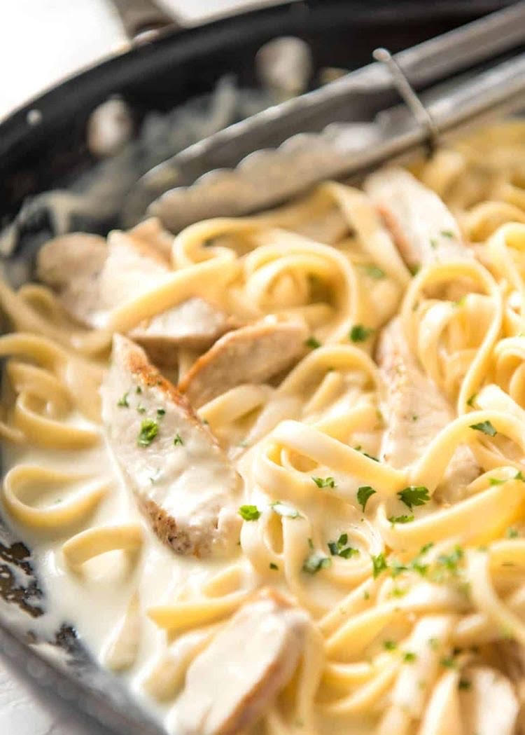Order Alfredo Chicken Pasta food online from New York Pizza & Pasta store, San Leandro on bringmethat.com