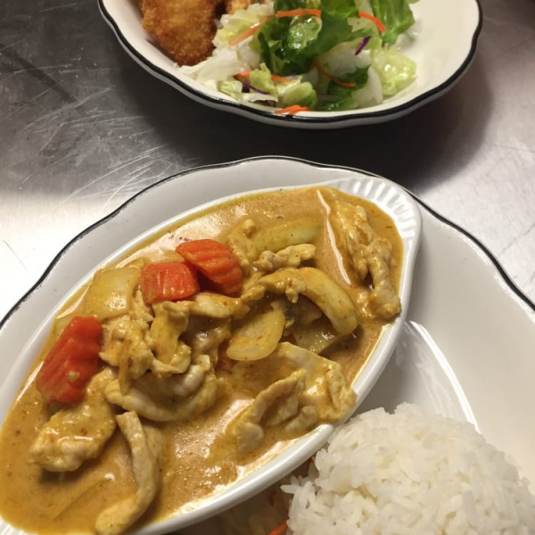 Order 23. Yellow Curry food online from Thai Elephant Morro Bay store, Morro Bay on bringmethat.com