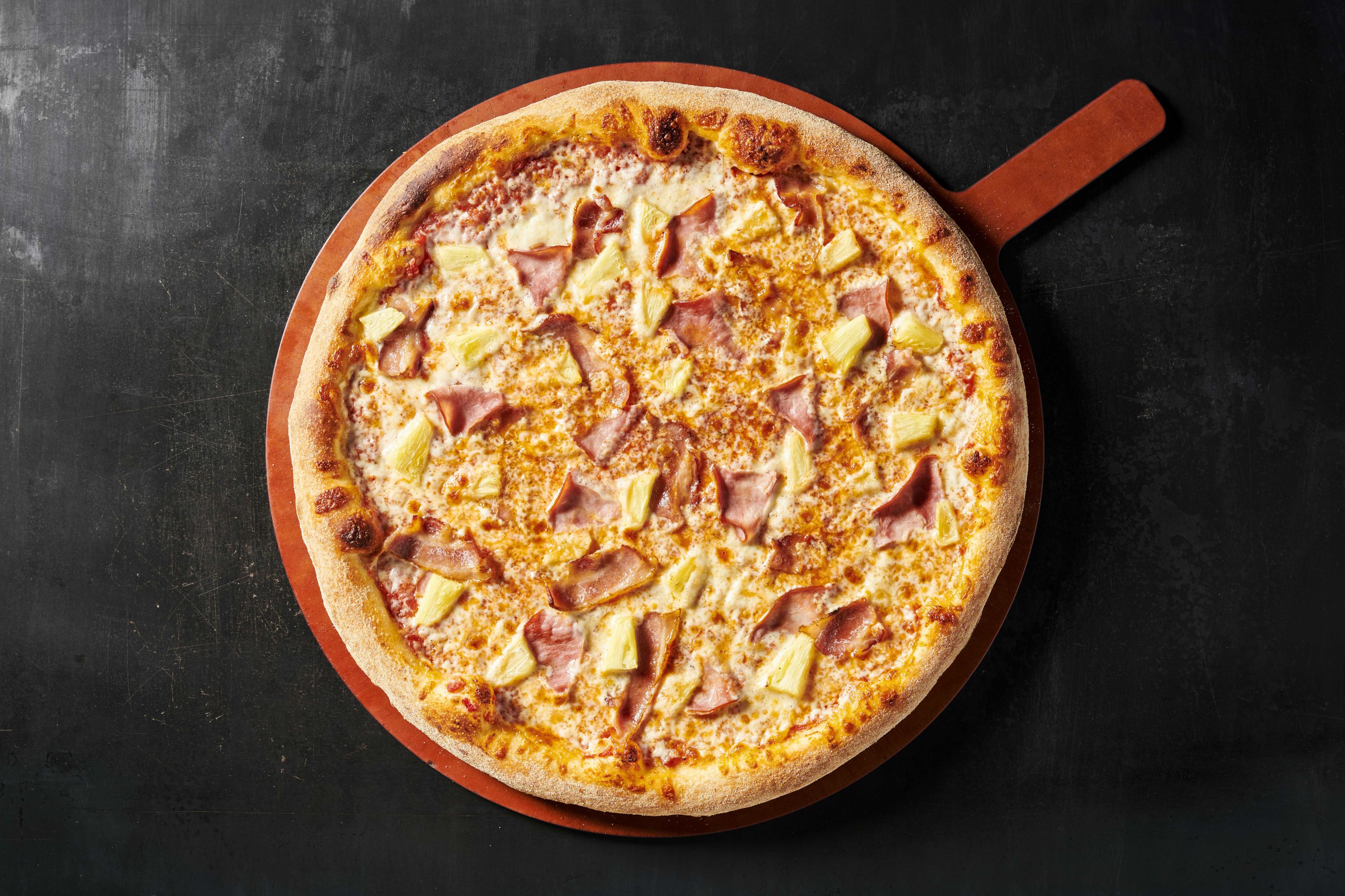 Order 13" Hawaiian Pizza food online from Flippers Pizzeria store, Clermont on bringmethat.com