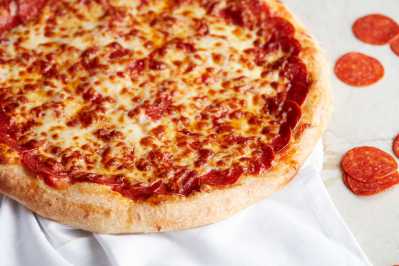 Order Small Pepperoni Feast Specialty Pizza food online from Romeo's Pizza store, Delaware on bringmethat.com