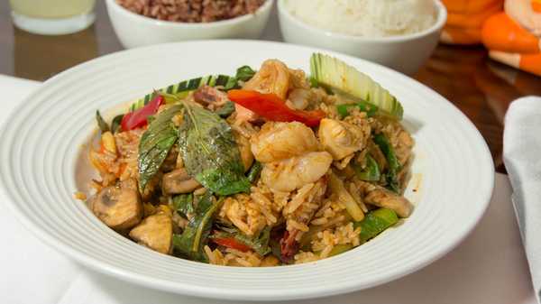 Order Spicy Basil Fried Rice food online from Arawan Thai Cuisine store, Sausalito on bringmethat.com
