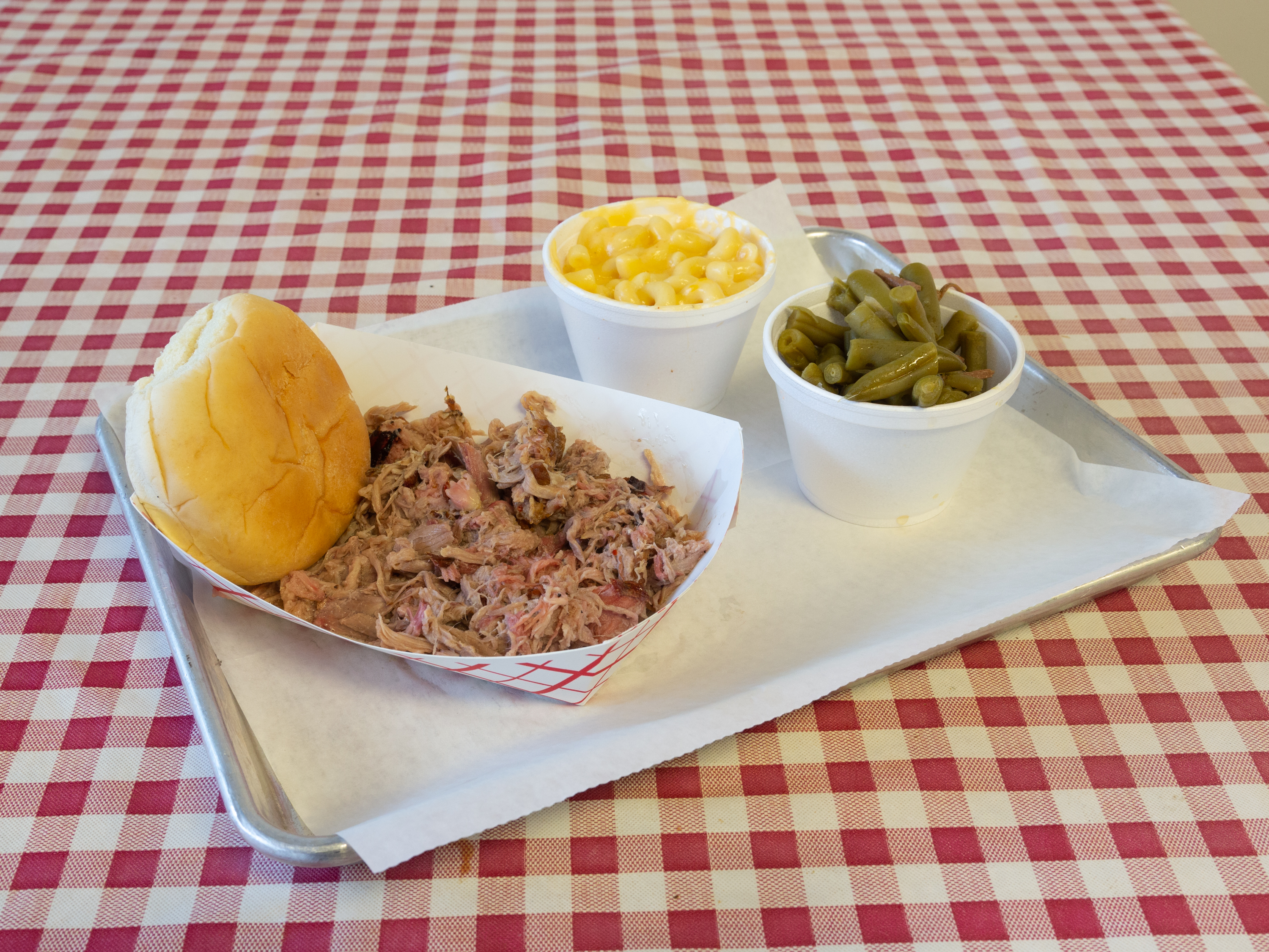 Order Pulled Pork Plate food online from Reggie's BBQ store, Clarksville on bringmethat.com