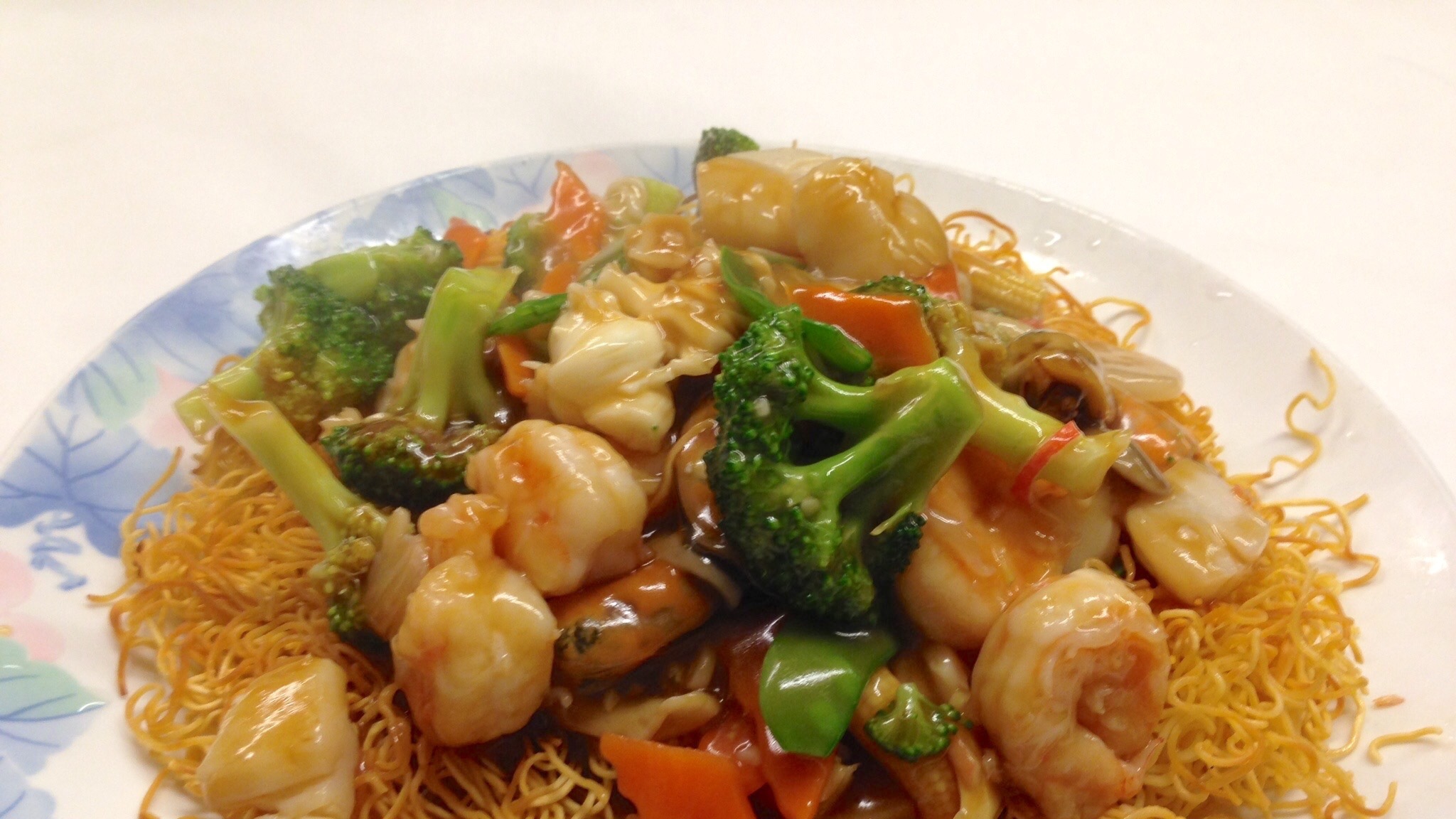 Order Seafood Chow Mein food online from Taste King Restaurant store, Philadelphia on bringmethat.com