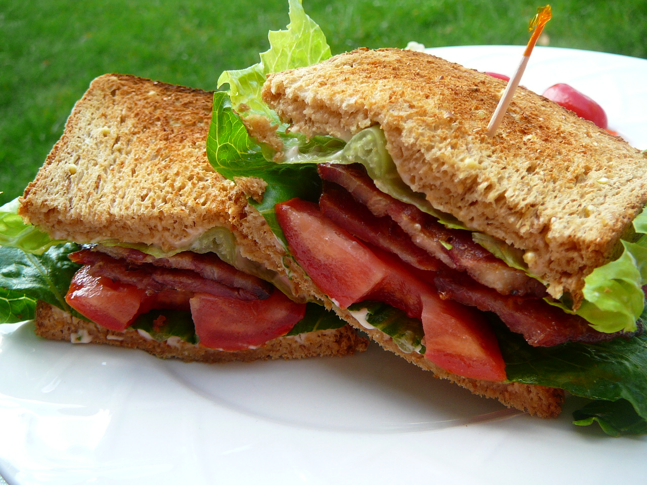 Order Bacon, Lettuce and Tomato Sandwich food online from Sutton cafe store, New York on bringmethat.com