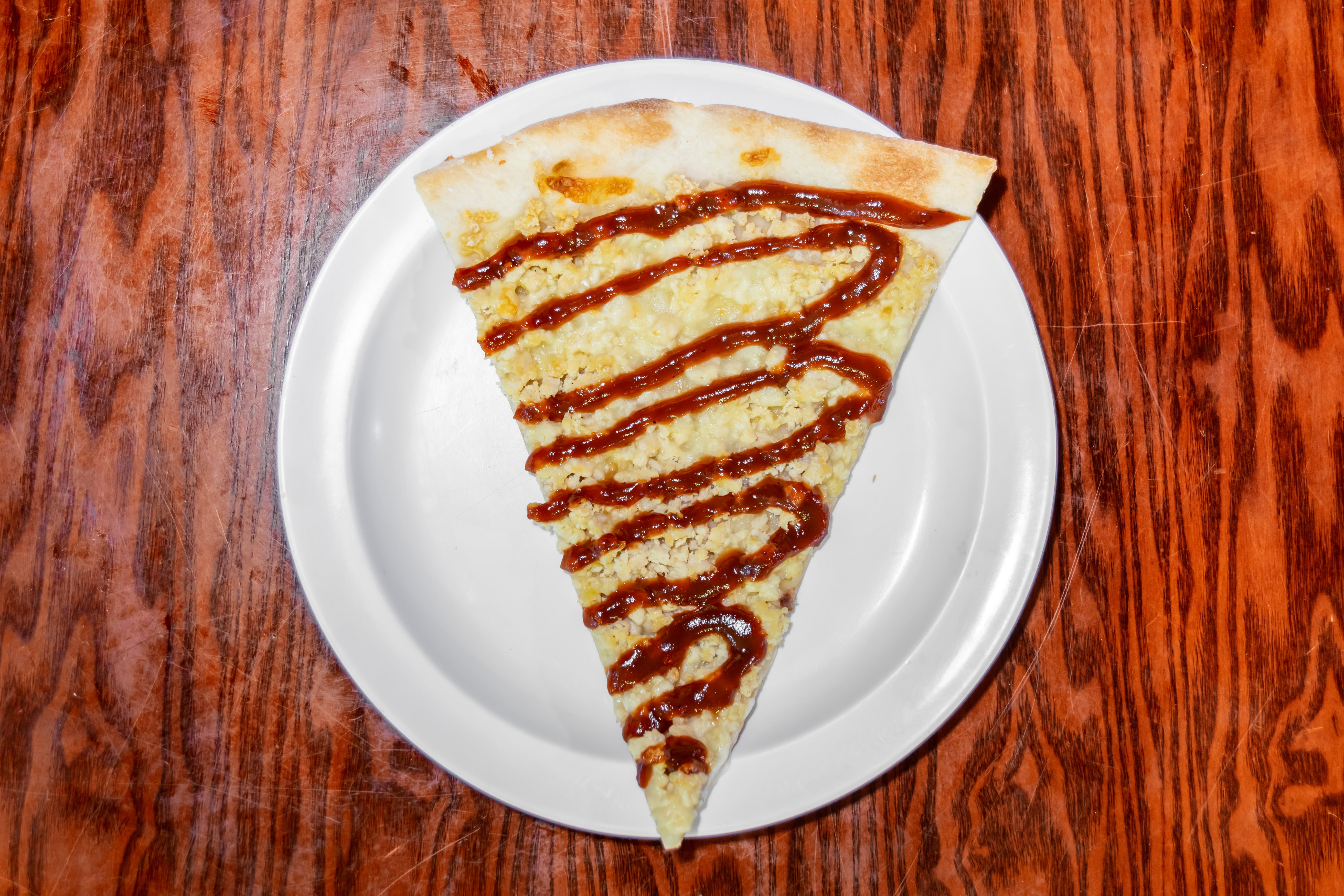 Order BBQ Chicken Pizza Slice - Slice food online from Giovannis Pizzeria store, Levittown on bringmethat.com