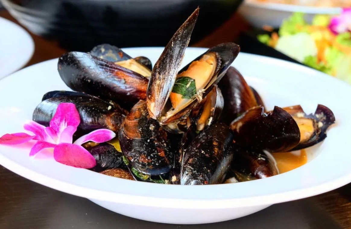 Order Steamed Black Mussels food online from Monkey Thai Restaurant And Bar store, Alameda on bringmethat.com