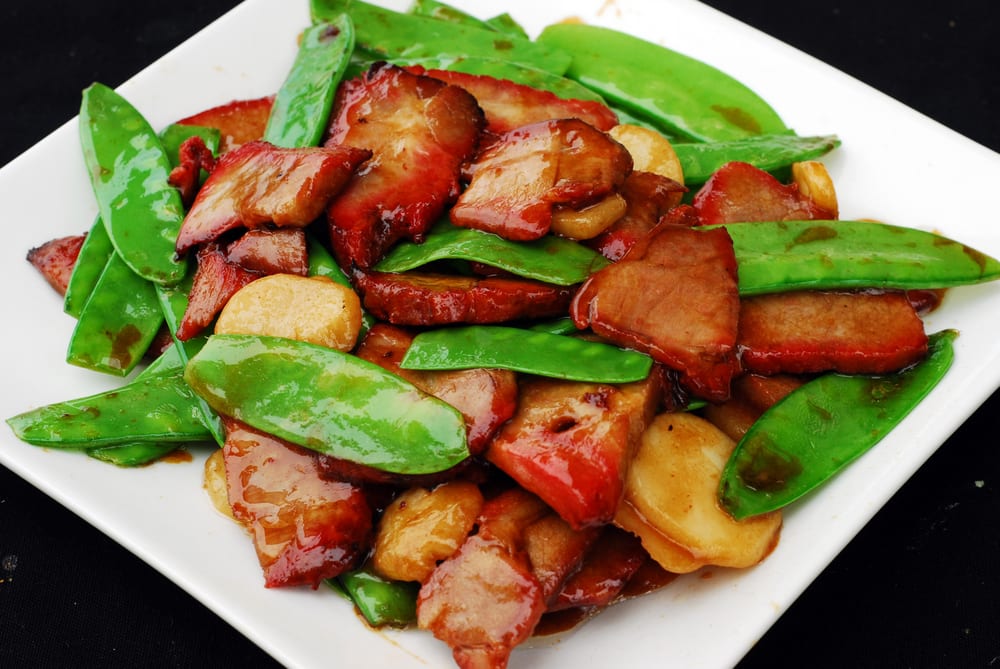 Order 66. Roast Pork with Snow Peas food online from Chen's Yummy House store, Dumont on bringmethat.com