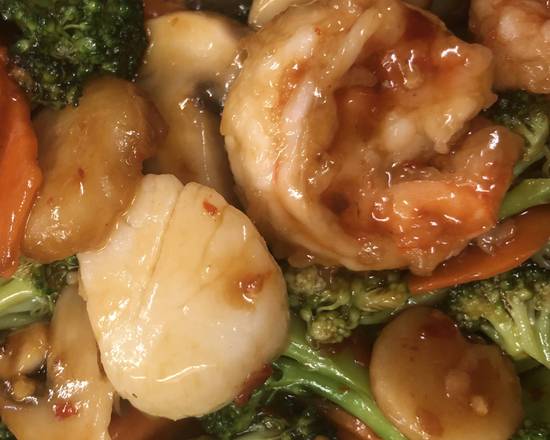 Order Spicy Scallop and Shrimp with Garlic Sauce  food online from China City store, Aliquippa on bringmethat.com