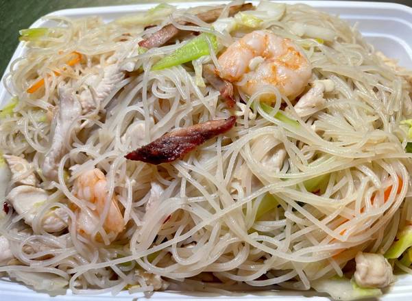 Order House Special Chow Mein Fun food online from Sui Min House store, Paterson on bringmethat.com
