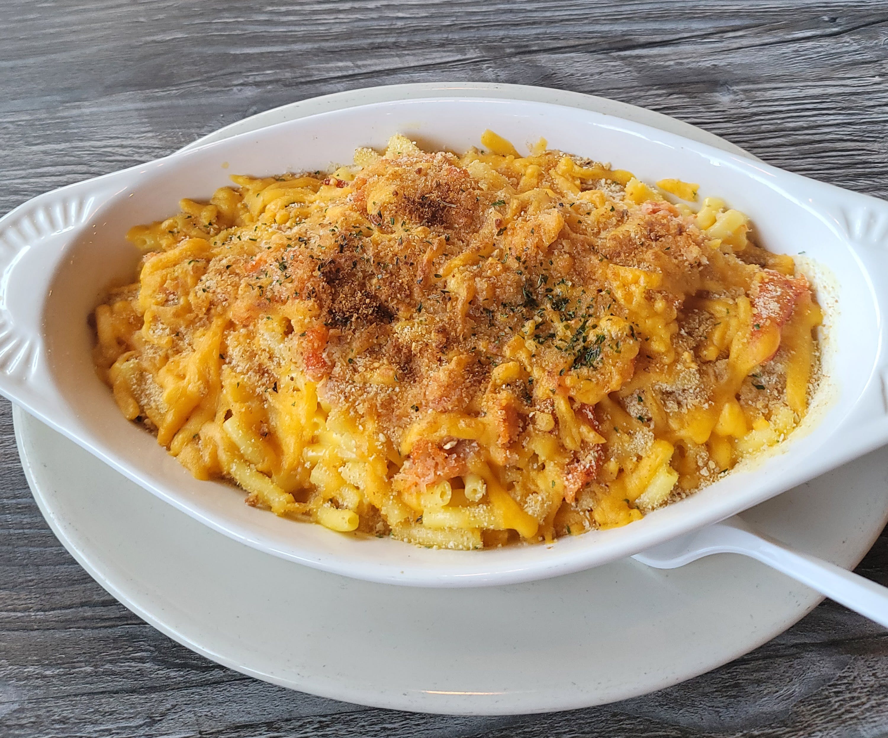 Order Loaded  Mac & cheese with lobster meat - Bowl food online from Margherita's Restaurant Pizzeria and Bar store, Laureldale on bringmethat.com