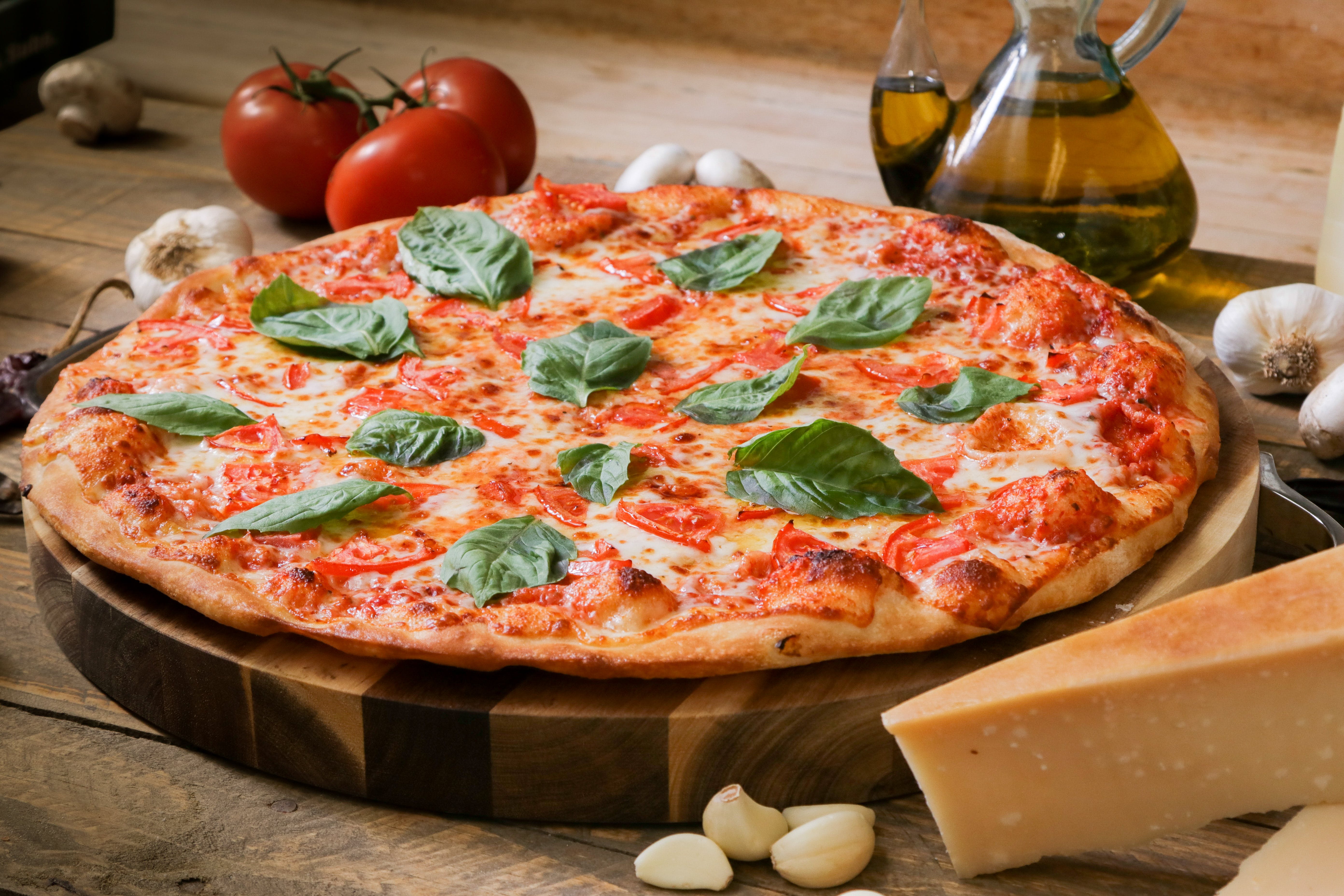 Order Margherita Pizza - Small 10'' (6 Slices) food online from Ameci Pizza store, Camarillo on bringmethat.com