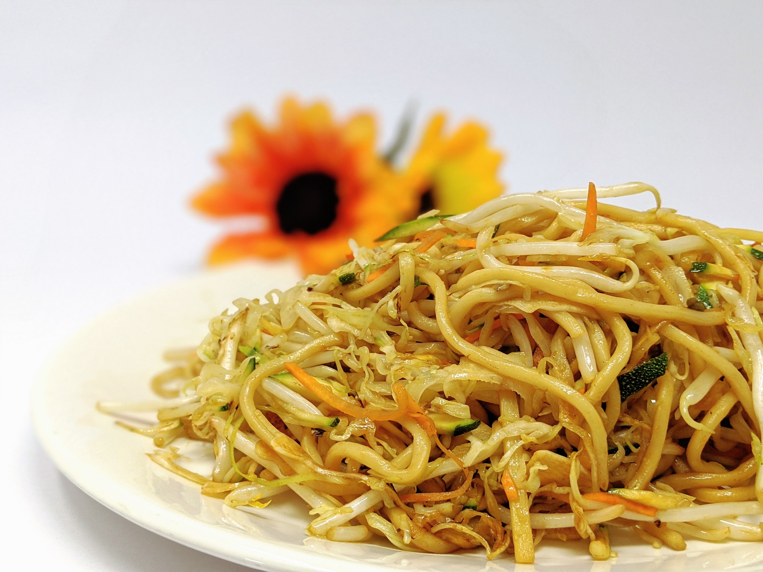 Order Vegetable Chow Mein food online from Sunflower store, Hayward on bringmethat.com