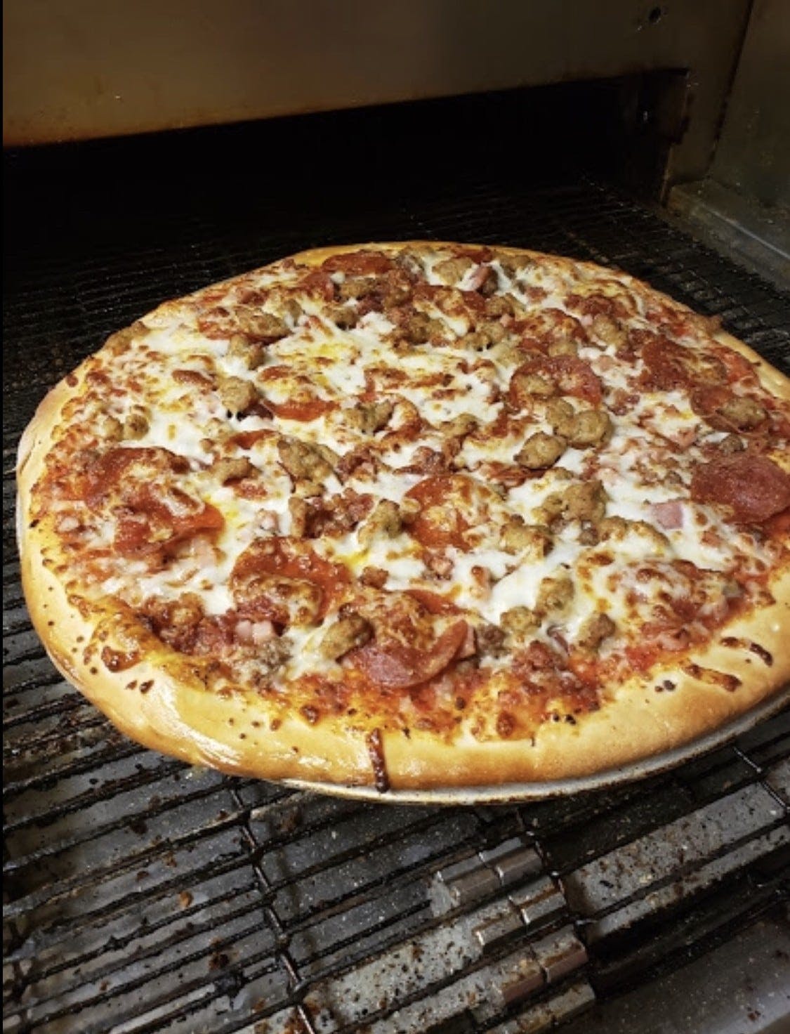 Order Meat Lover's Pizza - Small 10'' food online from Davido Pizza & Wings store, Lithonia on bringmethat.com