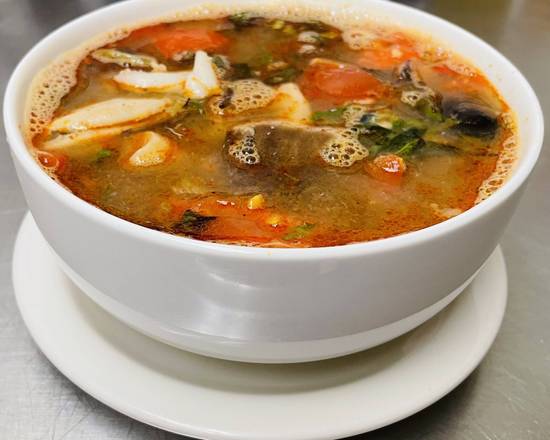 Order Poh Taek Soup food online from Thong's Authentic Thai Restaurant store, Green Bay on bringmethat.com