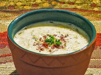 Order Creamy Chicken with Leek Soup food online from Lusy Mediterranean Cafe store, Encino on bringmethat.com