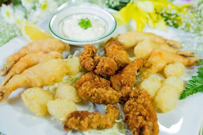 Order Seafood Platter food online from Dragon Palace store, Gresham on bringmethat.com