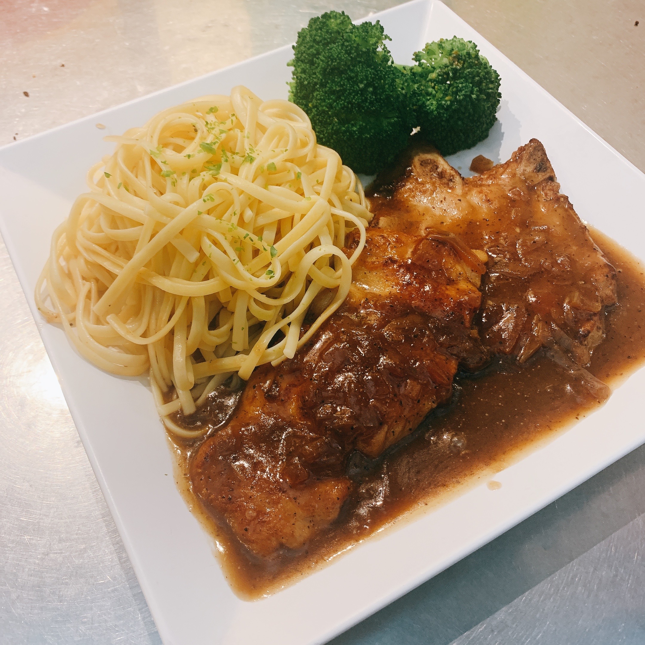 Order Black Pepper Chicken & Pork Chop Combo 黑椒汁鴛鴦扒 food online from Dessert Republic -- Hong Kong Bistro store, San Mateo on bringmethat.com