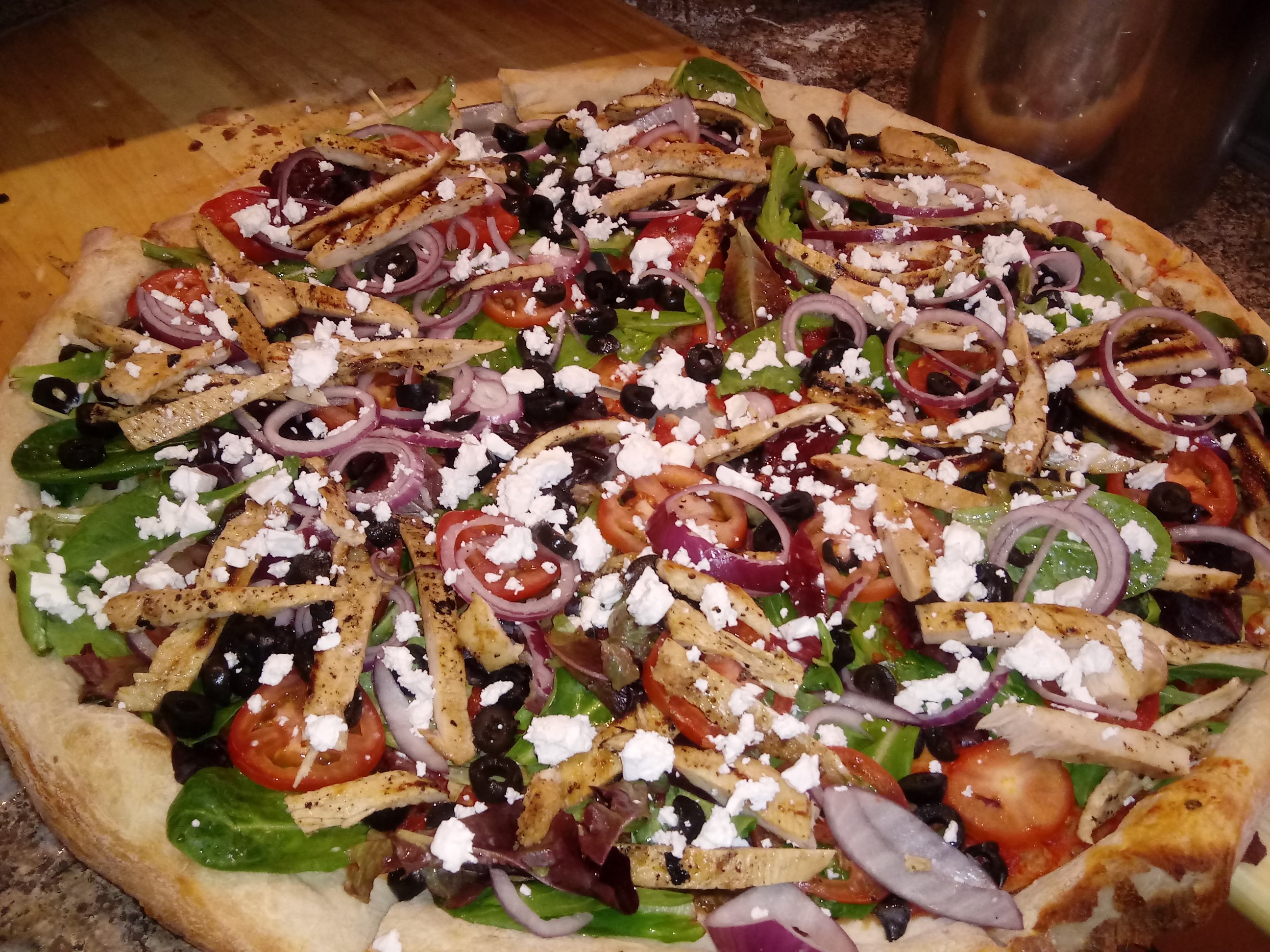 Order Greek Salad w/ Chicken Pizza food online from Franklin pizza store, Brooklyn on bringmethat.com