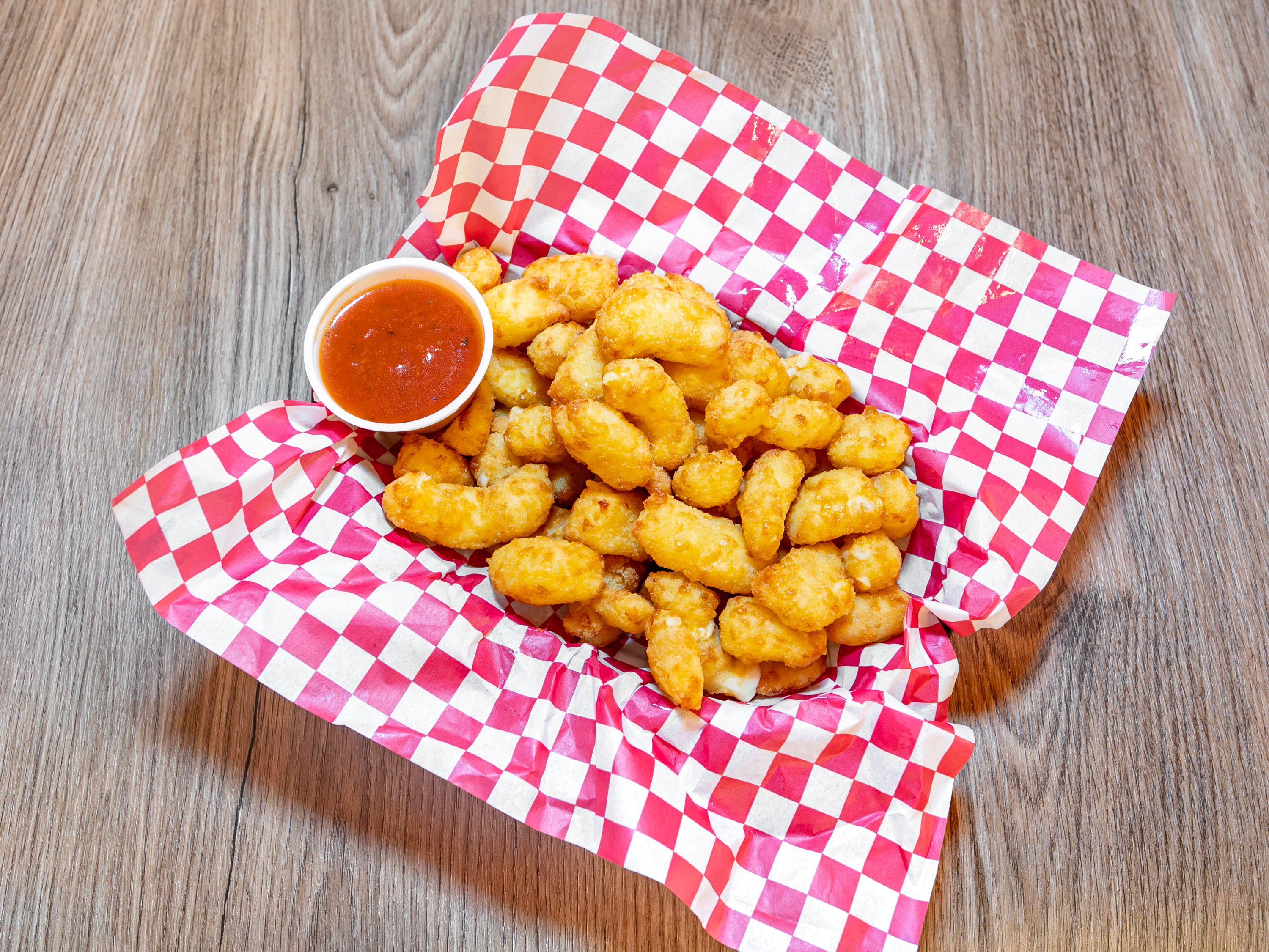 Order Crunchy Cheese Curds food online from Home Town Steak & Que store, Euharlee on bringmethat.com