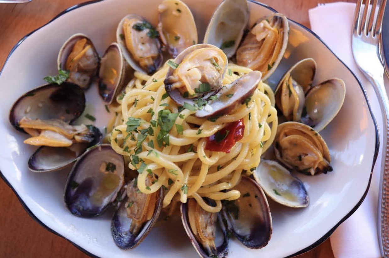 Order Linguine Vongole food online from Barbara Pinseria & Cocktail Bar store, San Francisco on bringmethat.com