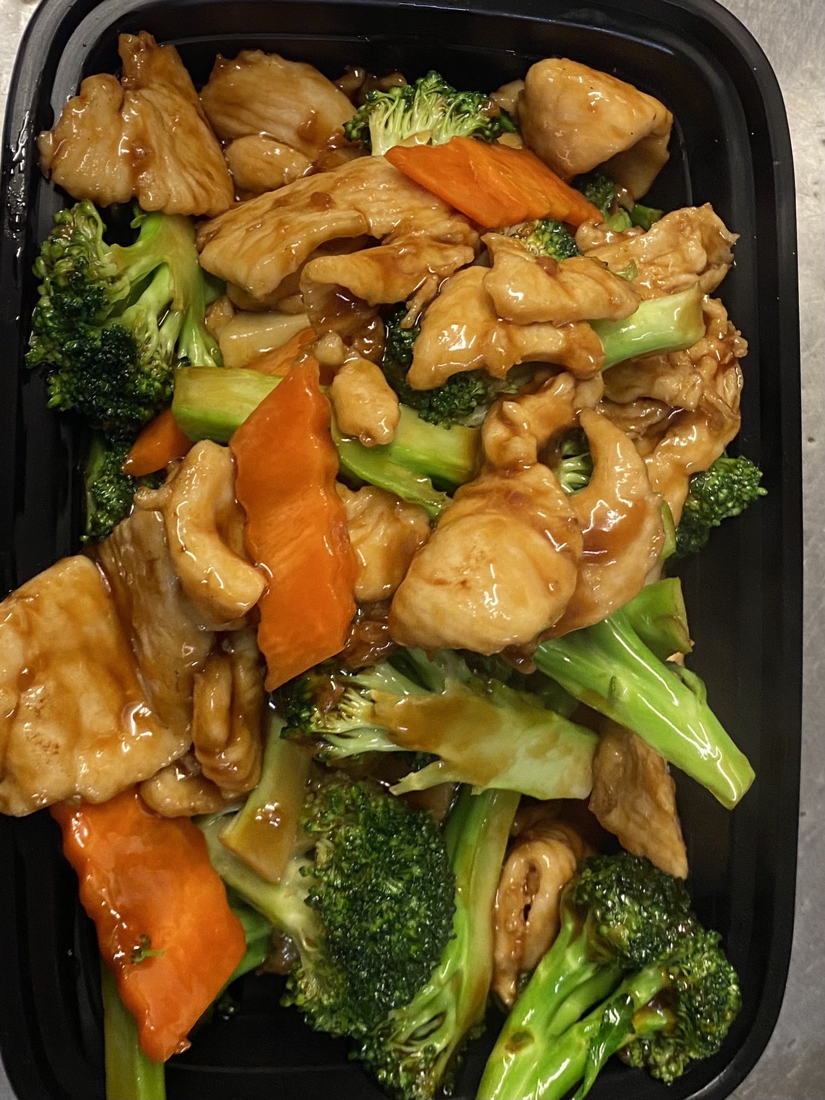 Order 35. Chicken with Broccoli food online from Happy Garden Chinese Restaurant store, Revere on bringmethat.com