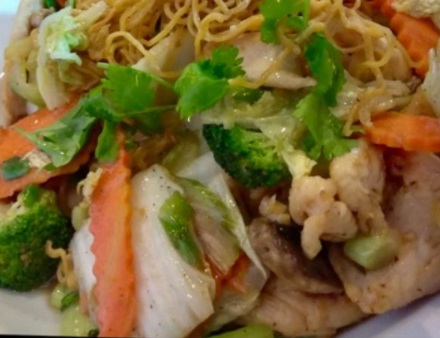 Order 39. Chicken Stir Fried with Egg Noodle food online from Pho Ngon store, Charlotte on bringmethat.com