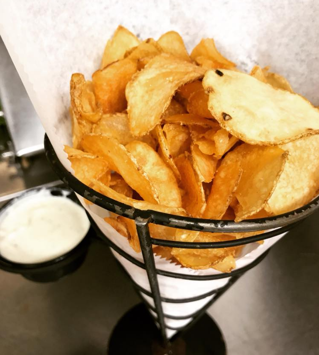 Order Crispy Potato Chips food online from Twin Anchors Restaurant & Tavern store, Chicago on bringmethat.com