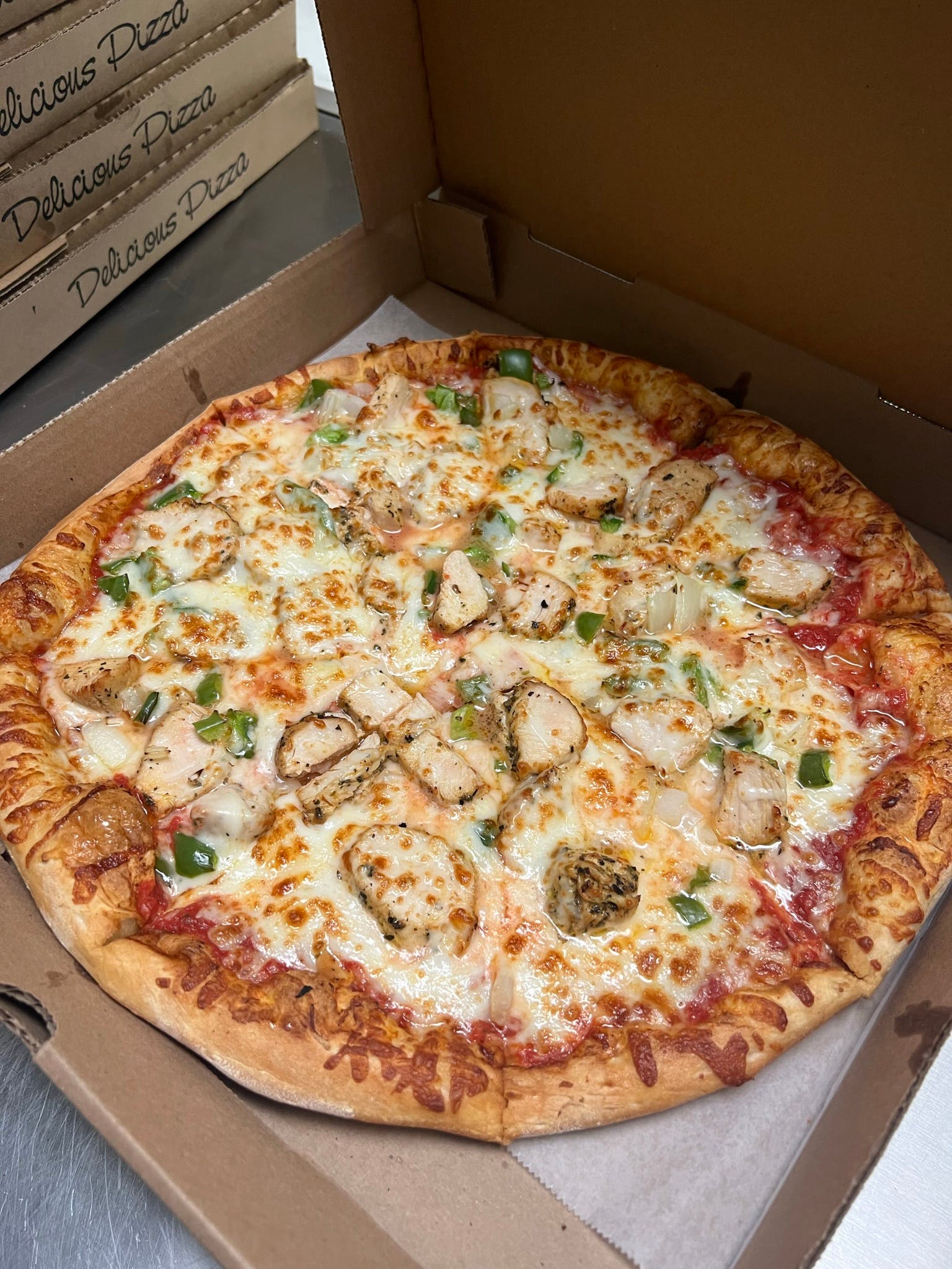 Order Chicken Pizza - Small 10" food online from Italiano Of Kingsport store, Kingsport on bringmethat.com