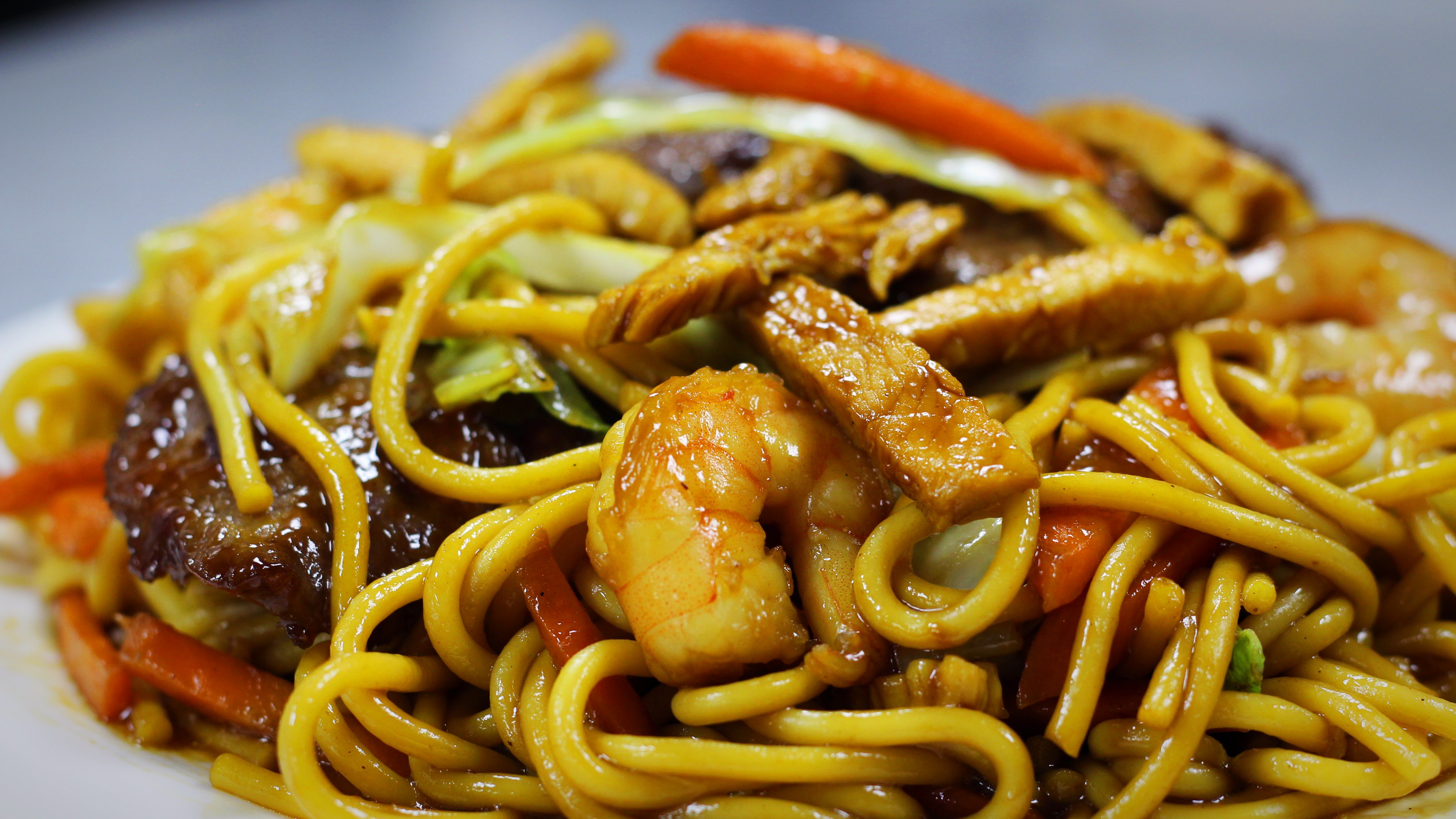 Order L5. Combination Lo Mein food online from Captain King Seafood City store, Memphis on bringmethat.com