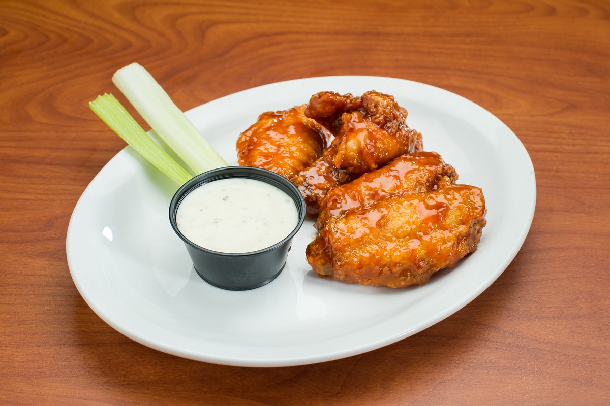 Order Kids Traditional Wings food online from Native Grill & Wings store, Tucson on bringmethat.com