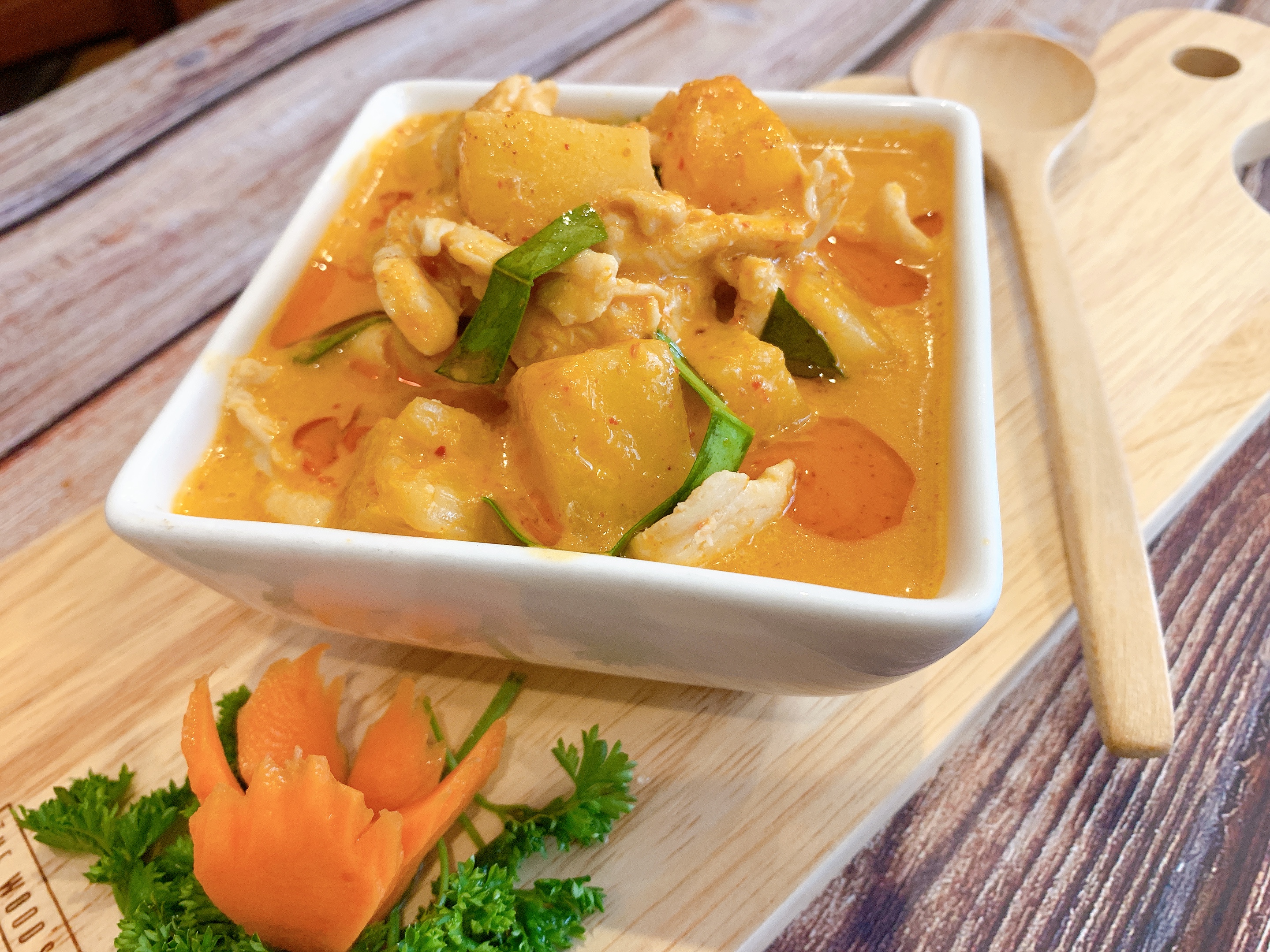 Order Pineapple Curry food online from Iyara Thai Cuisine store, Houston on bringmethat.com