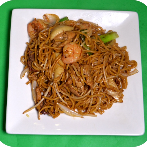 Order 906. Chef Deluxe Chow Mein food online from Fung Wong Chinese Restaurant store, Daly City on bringmethat.com