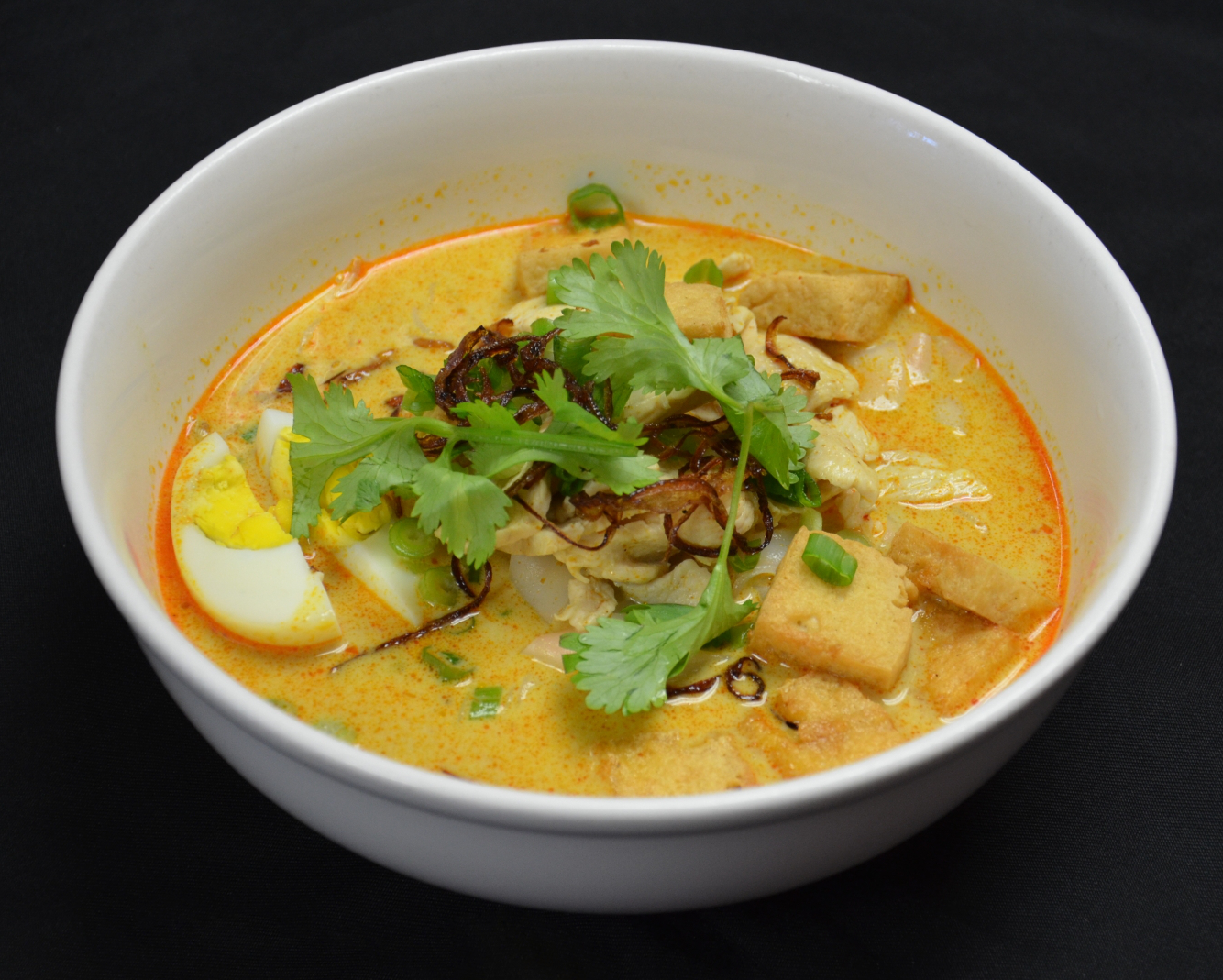 Order Chicken Curry Noodle food online from Long Beach Thai Restaurant store, Long Beach on bringmethat.com