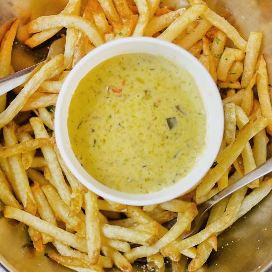 Order Green Chile Queso Fries food online from Hopdoddy Burger Bar store, Scottsdale on bringmethat.com